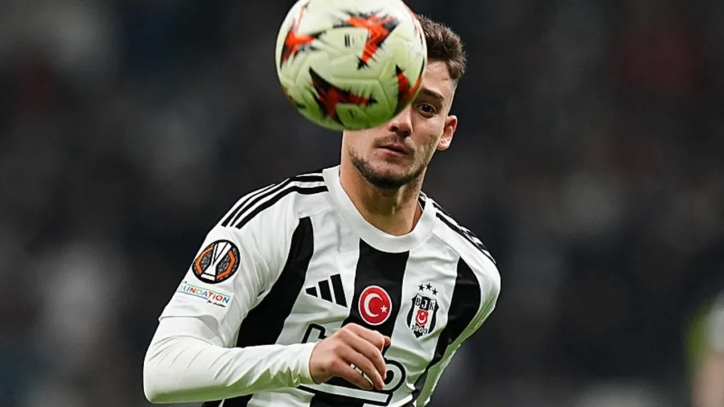 Beşiktaş'a Ernest Muçi'den kötü haber!- Beşiktaş