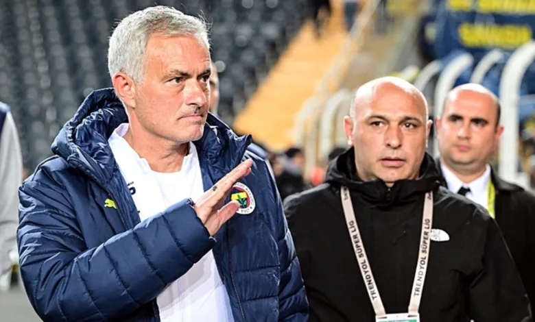 FENERBAHÇE HABERİ: İngiliz basınından Jose Mourinho'ya veto! "Son derece saygısızcaydı"- Futbol