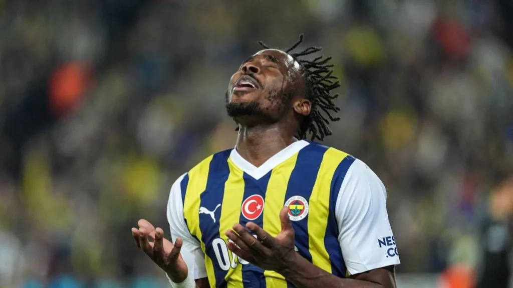 FENERBAHÇE HABERLERİ | Osayi'nin 'Aşk mı, iş mi?' ikilemi!- Fenerbahçe