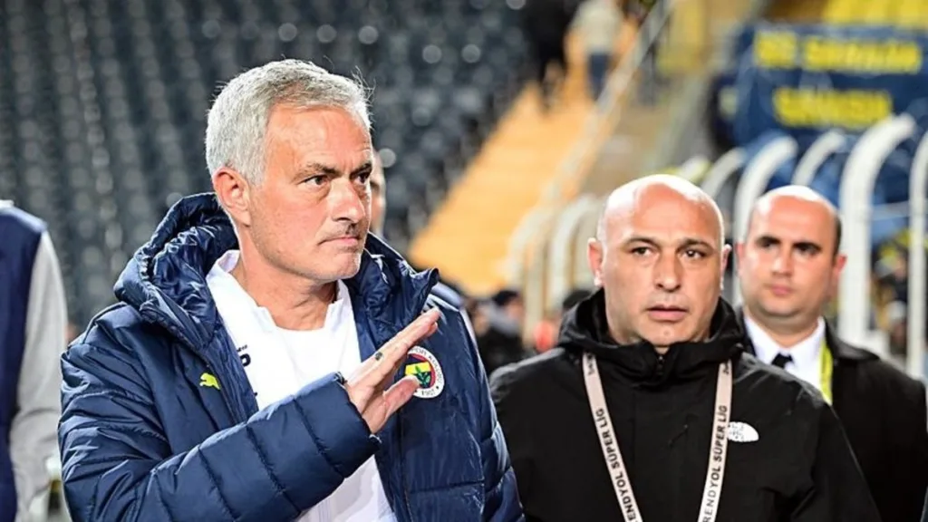 FENERBAHÇE TRANSFER HABERİ: Mourinho kadroda düşünmedi! Yıldız ismin yeni takımı belli oldu- Fenerbahçe