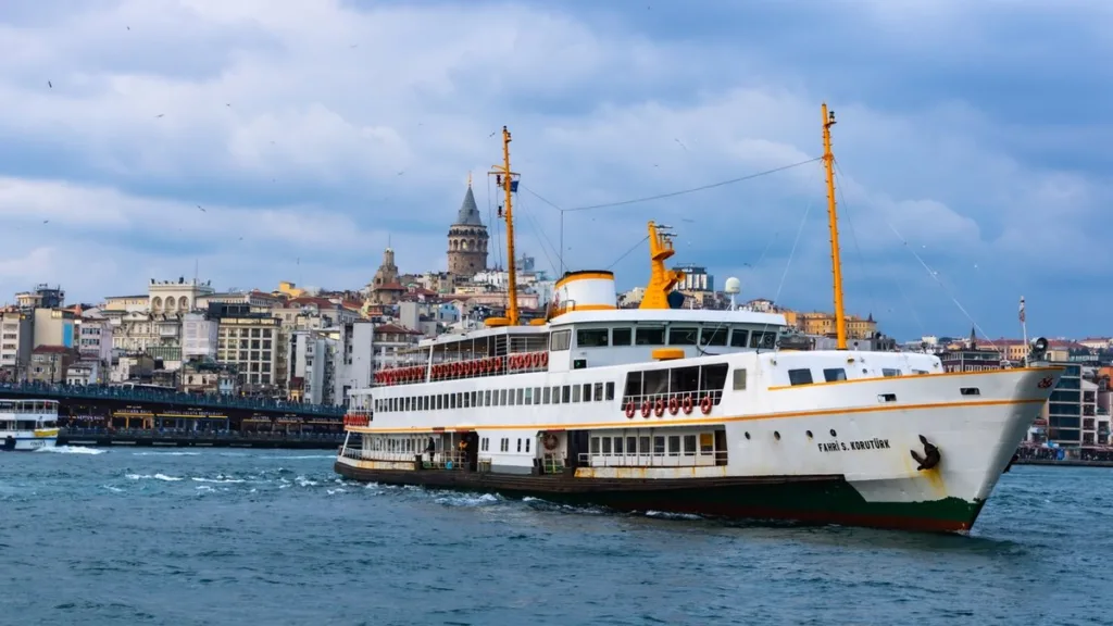 İstanbul'da Fırtına Nedeniyle Vapur Seferleri İptal Edildi- Diğer Haberler