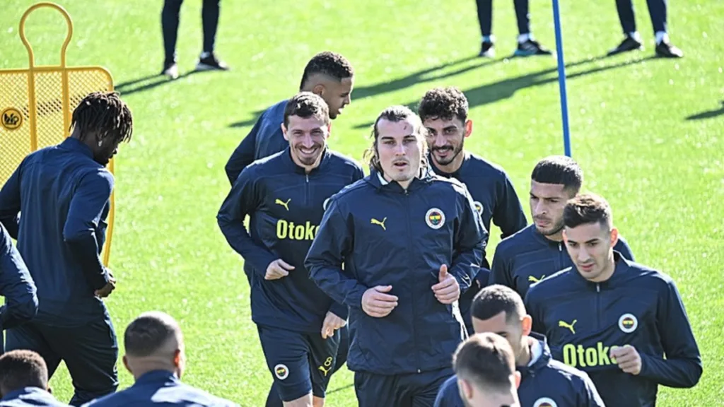 Jose Mourinho'nun gözüne girdi! Fenerbahçe'de kritik maçlarda o süre alacak- Fenerbahçe