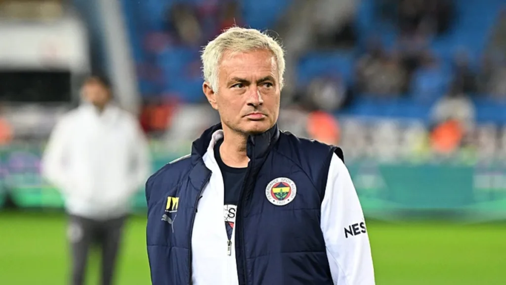 Trabzonspor - Fenerbahçe maçı öncesi Jose Mourinho'dan tepki çeken hareket!- Fenerbahçe