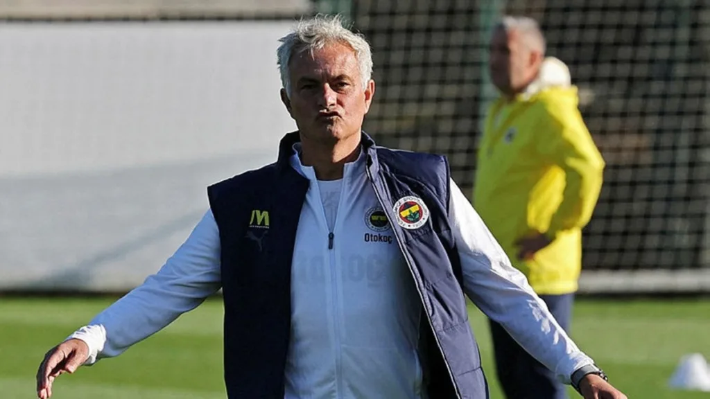 TRANSFER HABERİ: Mourinho'dan dev neşter! Fenerbahçe'de 9 isim birden ayrılıyor- Fenerbahçe