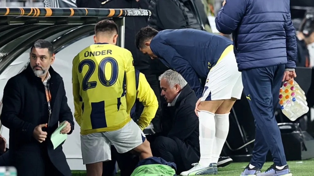 TRANSFER HABERİ - Fenerbahçe'de yıldız isme teklif yağıyor! Mourinho ayrılığa onay verdi- Fenerbahçe