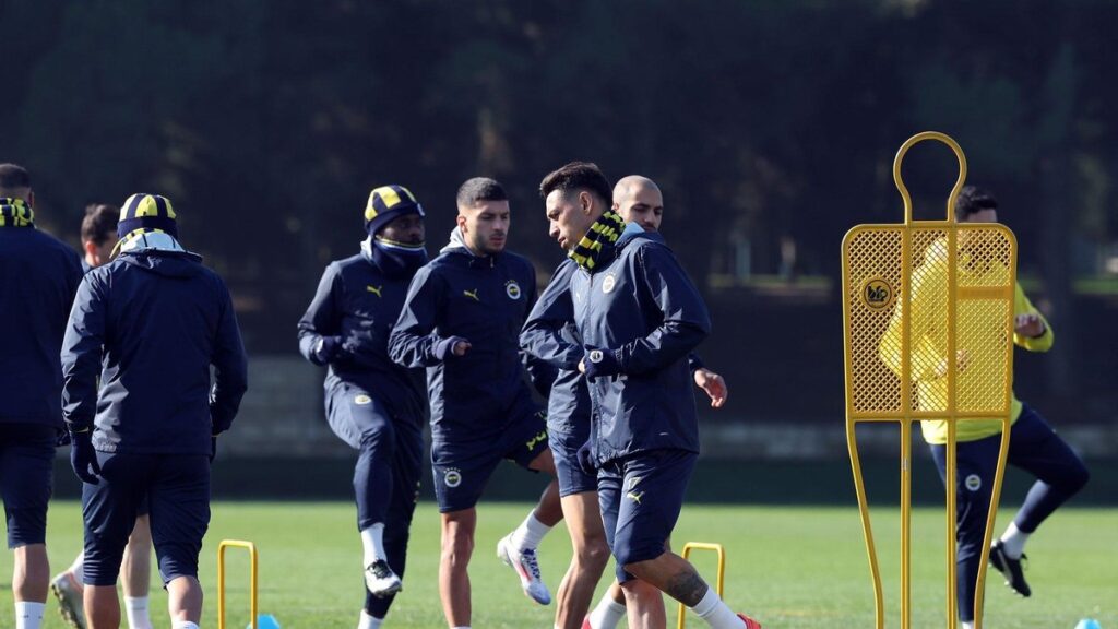 Fenerbahçe'nin Adana Demirspor maçı kamp kadrosu belli oldu!- Fenerbahçe