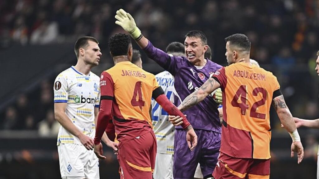 Spor yazarları Galatasaray - Dinamo Kiev maçını değerlendirdi- Futbol