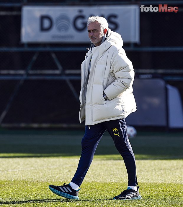 TRANSFER HABERİ: Fenerbahçe'de şok karar! Lisansı askıya alınacak- Fenerbahçe