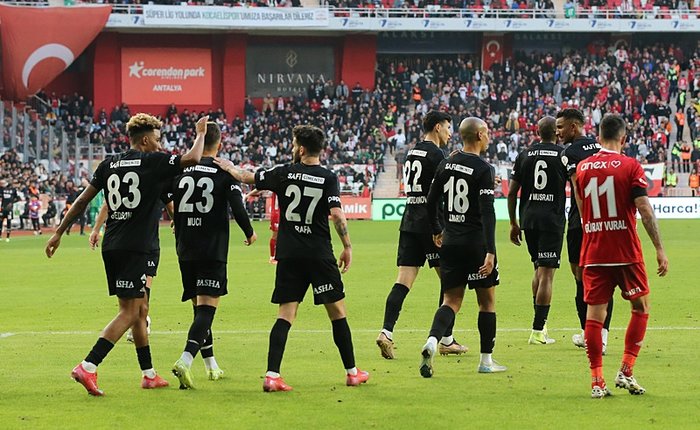 Twente - Beşiktaş CANLI İZLE | Maç ne zaman, saat kaçta, hangi kanalda? İlk 11'ler belli oldu mu?- Beşiktaş