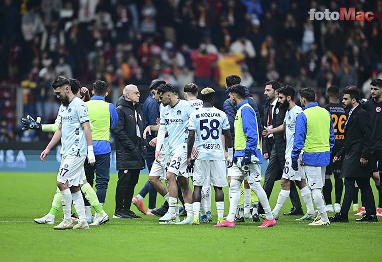 Adana Demirspor, Galatasaray maçında sahadan çekildi! Şimdi ne olacak?- Adana Demirspor