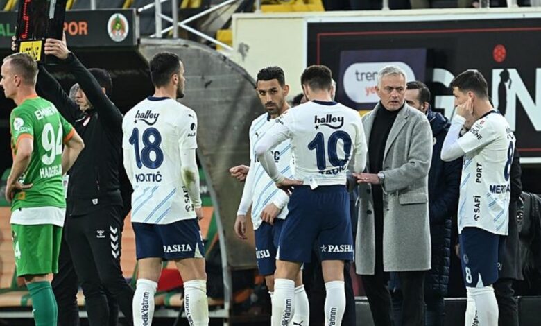 FENERBAHÇE HABERİ - Mourinho'dan mecburi stoper kararı! Anderlecht maçında o isim oynayacak 21 FENERBAHÇE HABERİ - Mourinho'dan mecburi stoper kararı! Anderlecht maçında o isim oynayacak- Fenerbahçe