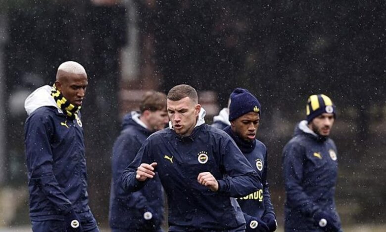 Fenerbahçe'nin Corendon Alanyaspor maçı kamp kadrosu açıklandı! 12 Fenerbahçe'nin Corendon Alanyaspor maçı kamp kadrosu açıklandı!- Fenerbahçe