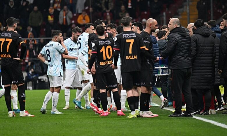 Galatasaray-Adana Demirspor maçı sonrası TFF'den radikal karar! Sahadan çekilen takım yanacak 19 Galatasaray-Adana Demirspor maçı sonrası TFF'den radikal karar! Sahadan çekilen takım yanacak- Ligler