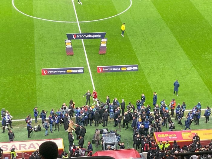 Galatasaray'da Barış Alper Yılmaz’a derbi öncesi plaket- Futbol