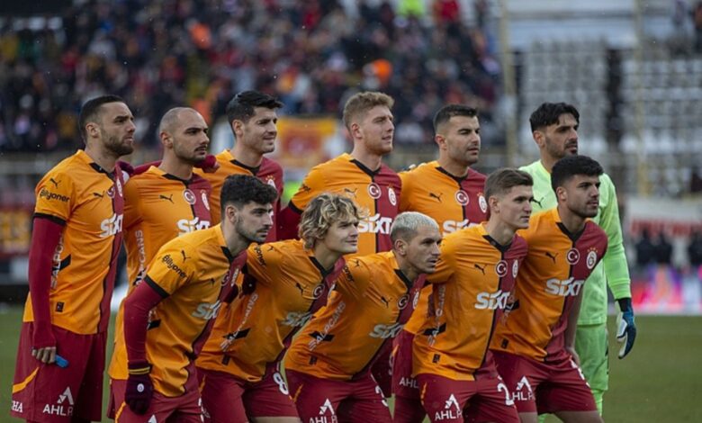 Galatasaray'da UEFA listesine kimler eklendi? 3 futbolcu... 14 Galatasaray'da UEFA listesine kimler eklendi? 3 futbolcu...- Futbol