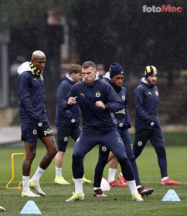 TRANSFER HABERLERİ | O futbolcunun Fenerbahçe'den ayrılmaya hiç niyeti yok!- Fenerbahçe