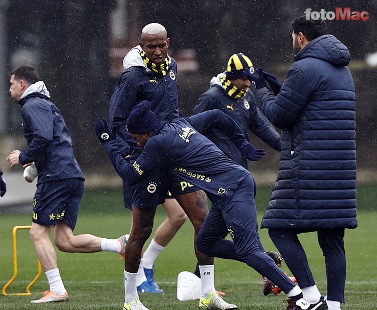 TRANSFER HABERLERİ | O futbolcunun Fenerbahçe'den ayrılmaya hiç niyeti yok!- Fenerbahçe