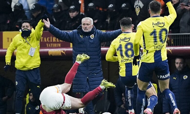 Yabancı basından Galatasaray-Fenerbahçe maçı için flaş manşet: Acı derbi 29 Yabancı basından Galatasaray-Fenerbahçe maçı için flaş manşet: Acı derbi- Fenerbahçe