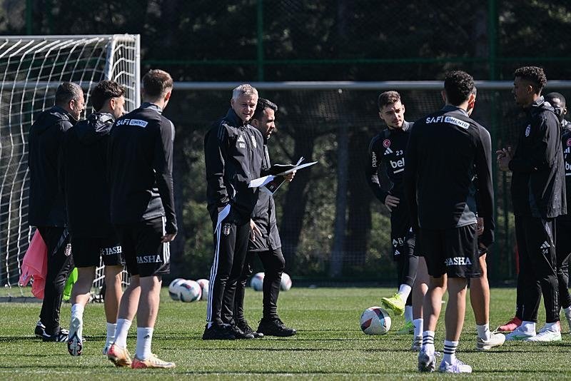 Beşiktaş’ta Rafa Silva antrenmana çıkmadı- Beşiktaş