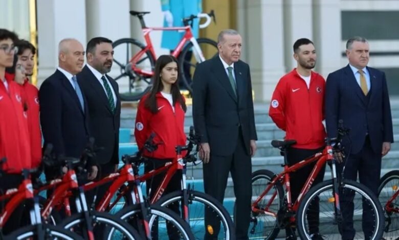 Başkan Recep Tayyip Erdoğan, Cumhurbaşkanlığı Türkiye Bisiklet Turu'nun tanıtımına katıldı 13 Başkan Recep Tayyip Erdoğan, Cumhurbaşkanlığı Türkiye Bisiklet Turu'nun tanıtımına katıldı- Bisikler