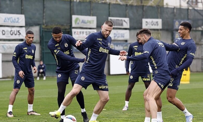 Bomba transfer gelişmesi! Fenerbahçeli iki yıldız için İstanbul'a geldiler 18 Bomba transfer gelişmesi! Fenerbahçeli iki yıldız için İstanbul'a geldiler- Fenerbahçe