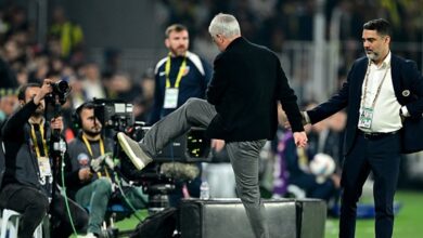 FENERBAHÇE HABERİ | Kriz toplantısında Jose Mourinho isyanı: Kimi getirsek saçmalıyor!- Futbol