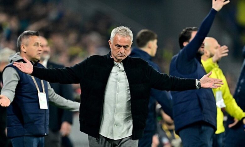 FENERBAHÇE HABERİ - Usta yazardan sert eleştiri: "Mourinho istifa mektubunu imzalamalı!" 23 FENERBAHÇE HABERİ - Usta yazardan sert eleştiri: "Mourinho istifa mektubunu imzalamalı!"- Fenerbahçe