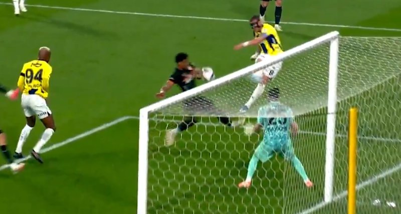 Fenerbahçe penaltı bekledi hakem 'Devam' dedi!- Fenerbahçe