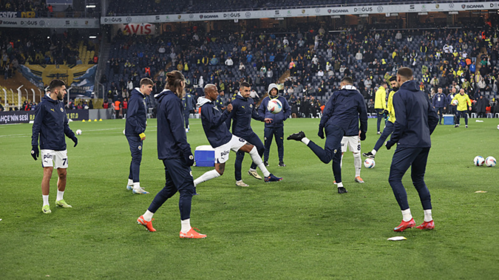 Fenerbahçe-Trabzonspor maçı öncesi oyuncular tokalaşmadı!- Fenerbahçe