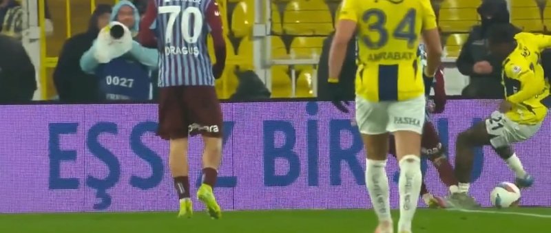 Fenerbahçe-Trabzonspor maçında penaltı kararı!- Fenerbahçe