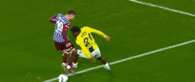 Fenerbahçe-Trabzonspor maçında penaltı kararı!- Fenerbahçe