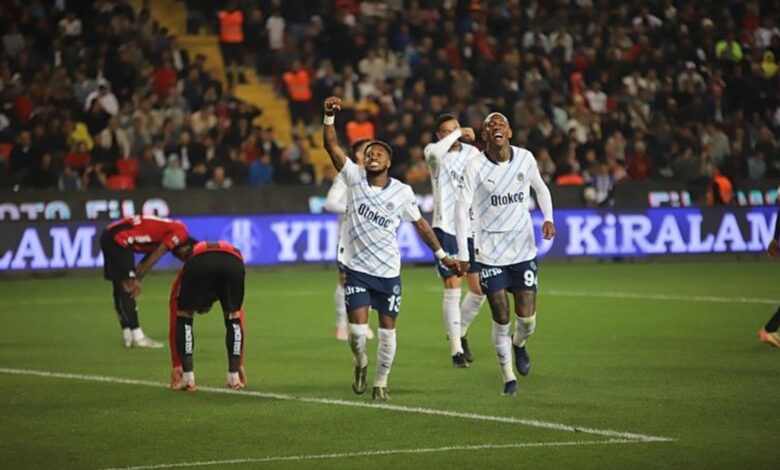 Fenerbahçe'de Anderson Talisca'dan büyük başarı! Osimhen'i geride bıraktı 15 Fenerbahçe'de Anderson Talisca'dan büyük başarı! Osimhen'i geride bıraktı- Fenerbahçe