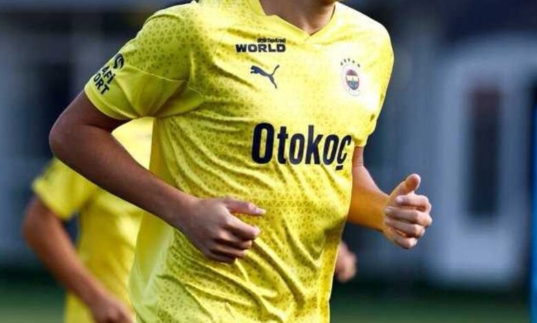 Fenerbahçe'de flaş ayrılık! Bir maça bile çıkmadan gidiyor 22 Fenerbahçe'de flaş ayrılık! Bir maça bile çıkmadan gidiyor- Fenerbahçe