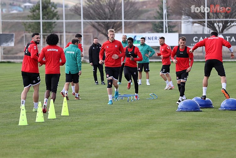 Fenerbahçe'de Sivas deplasmanı öncesi beklenmeyen sıkıntı!- Fenerbahçe