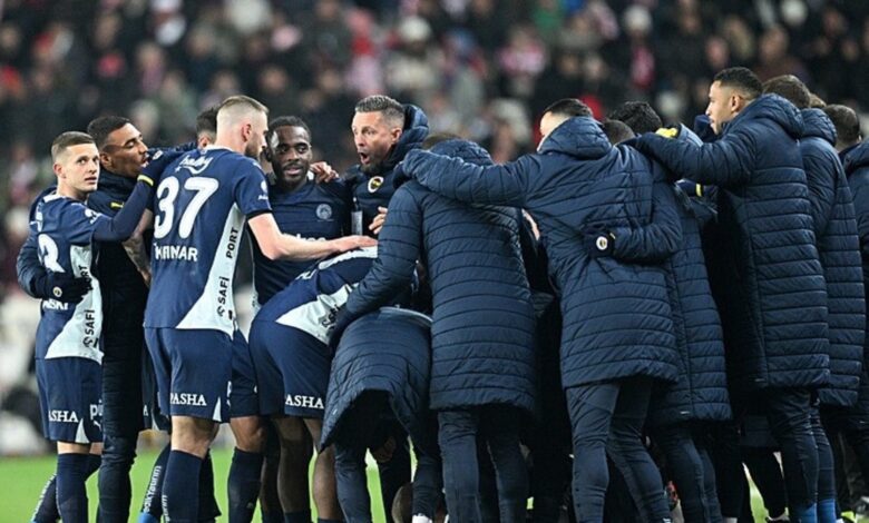 Fenerbahçe'de yaprak dökümü! 8 isimle yollar ayrılıyor 20 Fenerbahçe'de yaprak dökümü! 8 isimle yollar ayrılıyor- Fenerbahçe