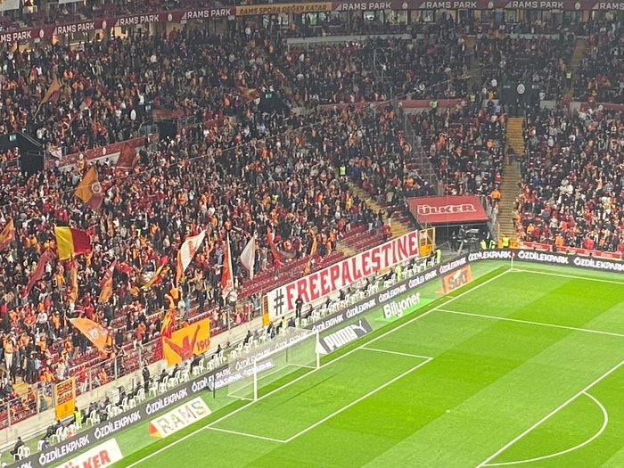 Galatasaray'dan Filistin'e destek pankartı!- Futbol