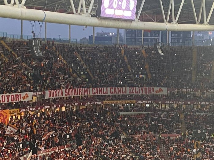 Galatasaray'dan Filistin'e destek pankartı!- Futbol