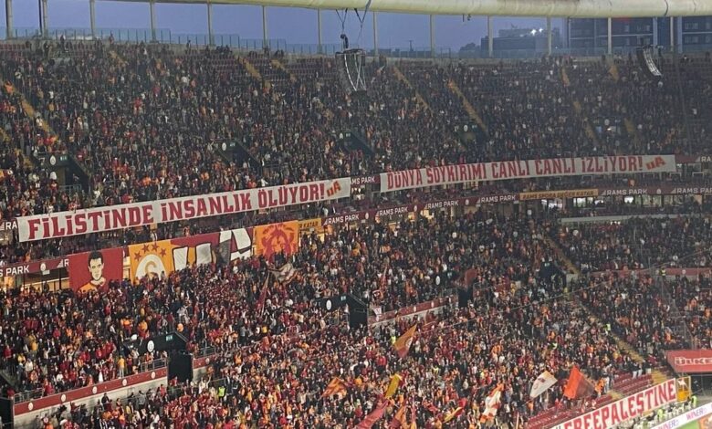 Galatasaray'dan Filistin'e destek pankartı! 14 Galatasaray'dan Filistin'e destek pankartı!- Futbol