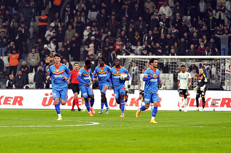 GÖZTEPE BEŞİKTAŞ MAÇI CANLI | Göztepe - Beşiktaş maçı ne zaman, saat kaçta, hangi kanalda?- Beşiktaş