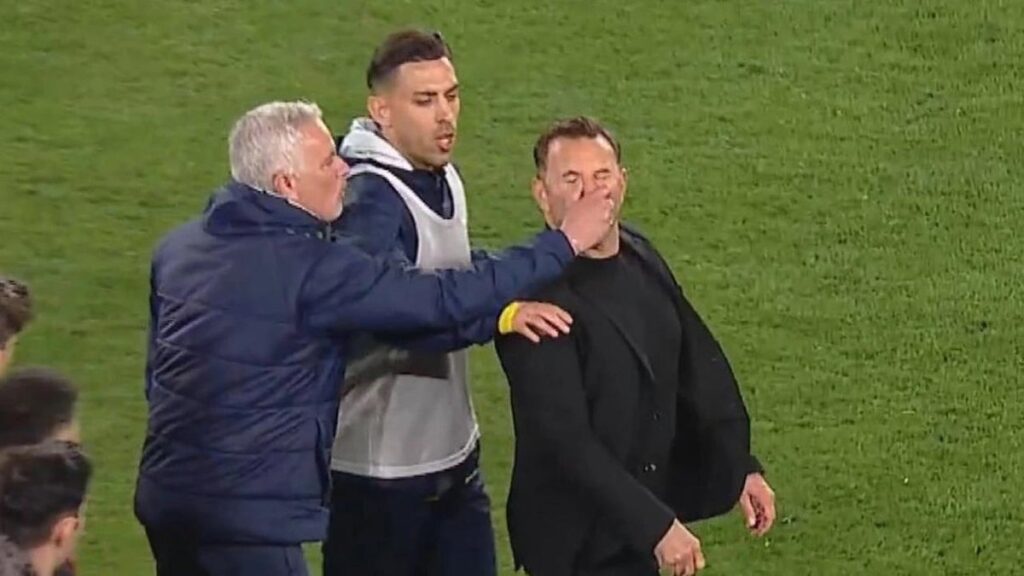 Jose Mourinho derbi sonrası Okan Buruk'un burnunu neden sıktı? İşte o konuşma!- Fenerbahçe