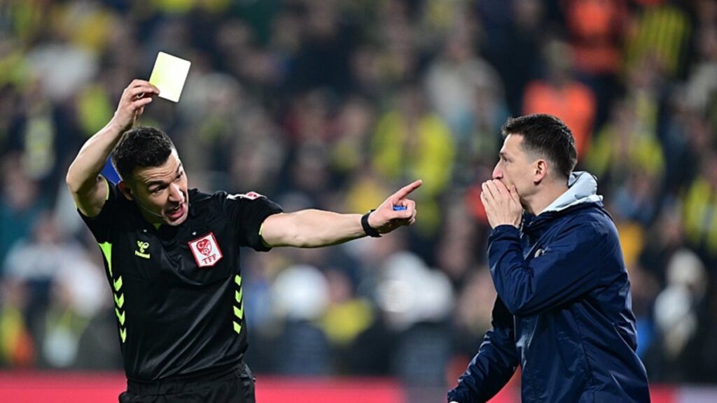 Mert Hakan Yandaş'ın kırmızı kartında yaşanan ilginç diyalog!- Fenerbahçe