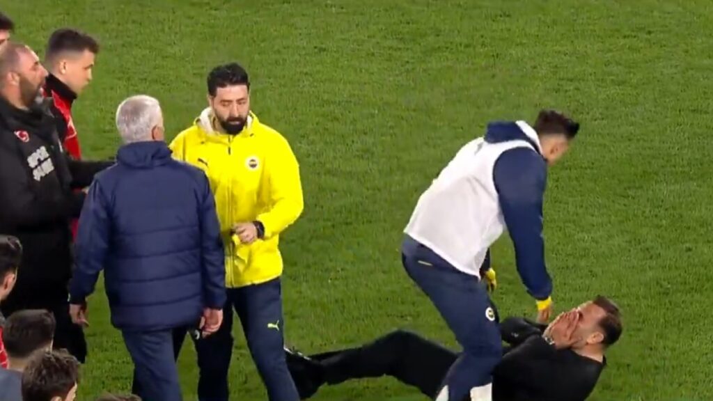 Mourinho'nun Buruk'a müdahalesi dış basında! Son dakika olarak verdiler- Fenerbahçe