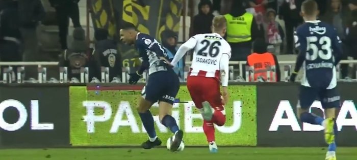 Net Global Sivasspor-Fenerbahçe maçında kırmızı kart!- Fenerbahçe