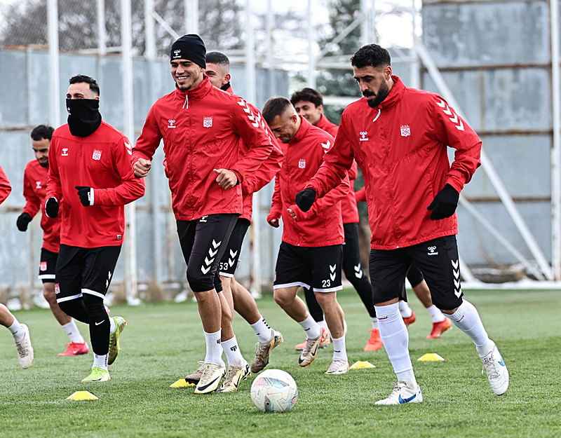 Sivasspor-Fenerbahçe CANLI | Net Global Sivasspor-Fenerbahçe maçı saat kaçta ve hangi kanalda?- Fenerbahçe