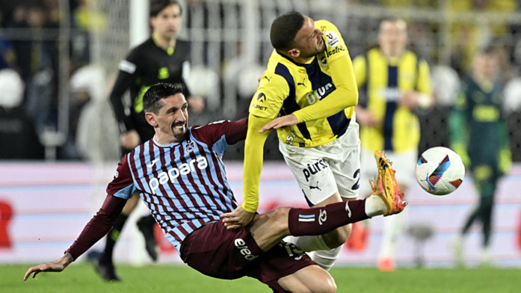 Stefan Savic ile Jose Mourinho'nun yardımcı tartıştı- Fenerbahçe