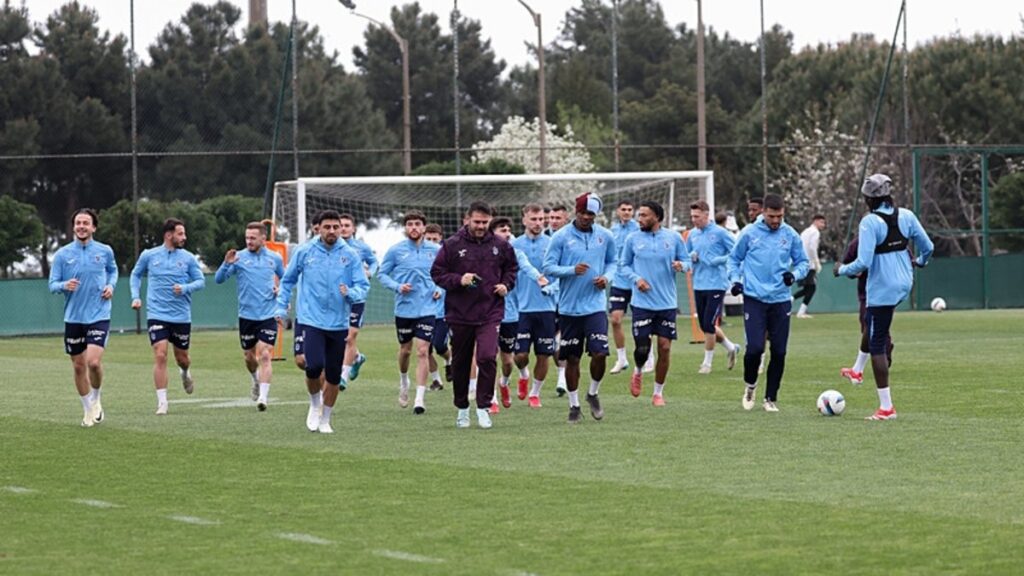 Trabzonspor'un Fenerbahçe maçı kafilesi açıklandı- Trabzonspor
