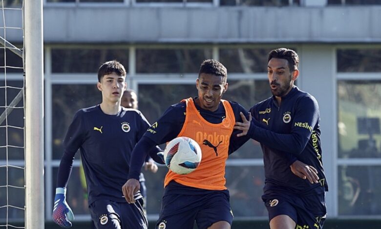 TRANSFER HABERİ - Fenerbahçeli yıldıza 2 talip birden çıktı! Sezon sonunda görüşme... 18 TRANSFER HABERİ - Fenerbahçeli yıldıza 2 talip birden çıktı! Sezon sonunda görüşme...- Fenerbahçe