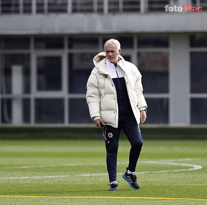 TRANSFER HABERLERİ | Fenerbahçe'ye o isimlerden haber var! Mourinho kadroda düşünmemişti- Fenerbahçe