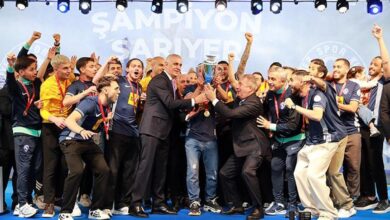 1.Lig'e yükselen Sarıyer kupasına kavuştu- Fenerbahçe