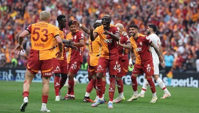 'Acımasızca trollendi!' İngilizlerin Rams Park şaşkınlığı: Jose Mourinho için açılan pankart Avrupa'da olay oldu... 19 'Acımasızca trollendi!' İngilizlerin Rams Park şaşkınlığı: Jose Mourinho için açılan pankart Avrupa'da olay oldu...- Futbol